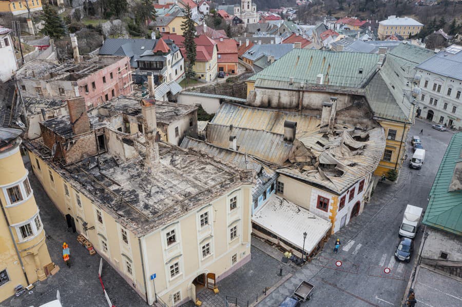 Požiar v historickom centre Banskej Štiavnice vypukol v jednej z historických budov.