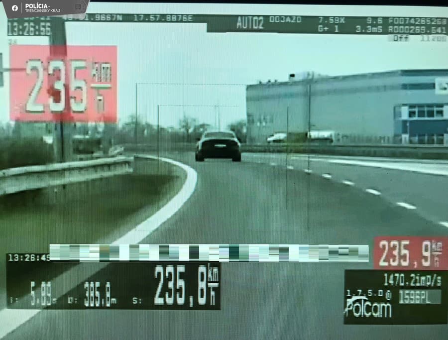 Vodič jazdil po D1 pri Trenčíne rýchlosťou 235 kilometrov za hodinu.
