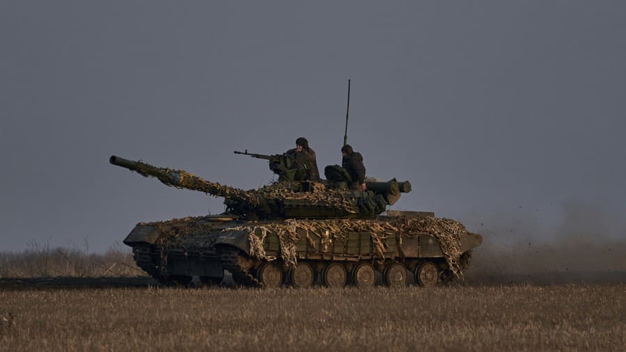Ukrajinskí vojaci sa vezú