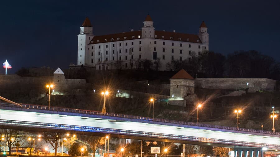 Bratislavský hrad zahalený v