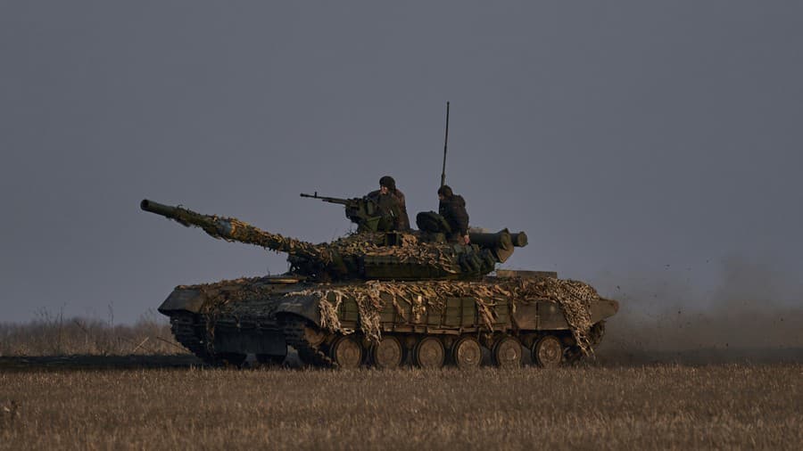 Ukrajinskí vojaci sa vezú