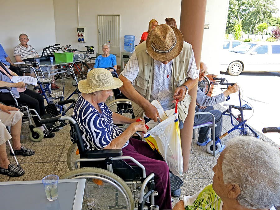 Ľudia si priplatia aj za služby v zariadeniach pre seniorov. 