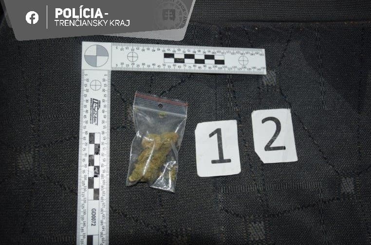 Polícia: Obvinila drogových dílerov,