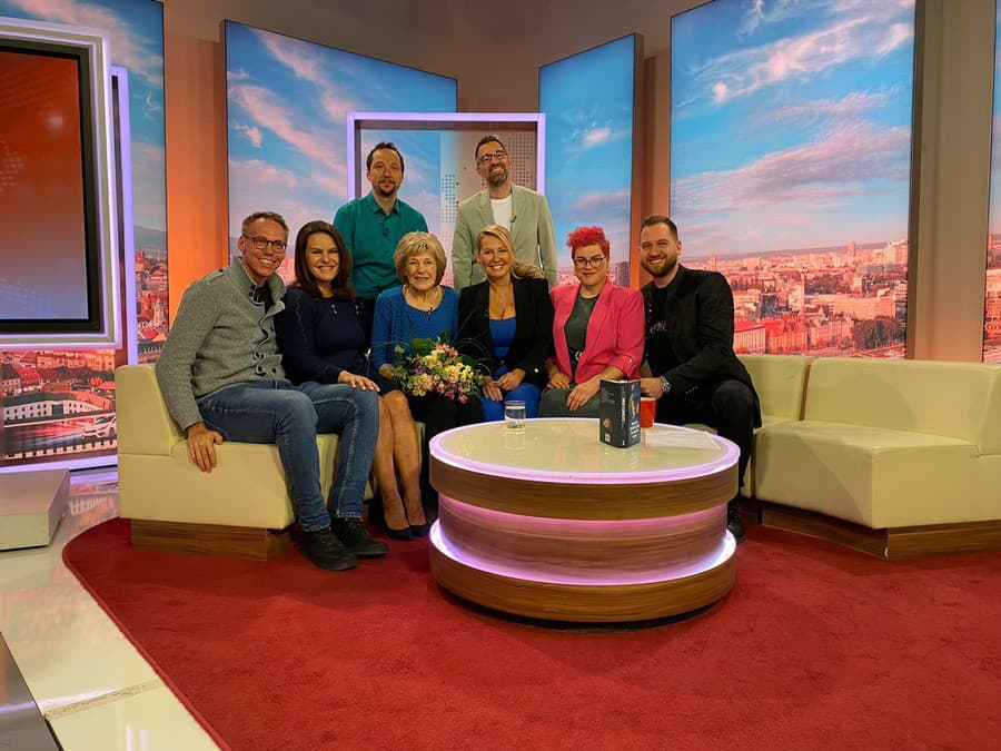 Oľga Feldeková oslavovala 80. narodeniny aj v kolektíve televíznych kolegov.