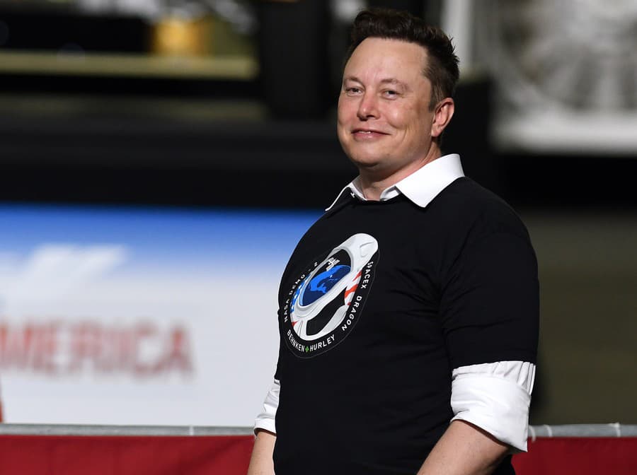 Elon Musk je jedným zo signatárov výzvy.