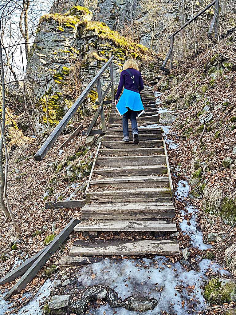 2020 - Pôvodné drevené schody sa pre turistov stali nebezpečnými