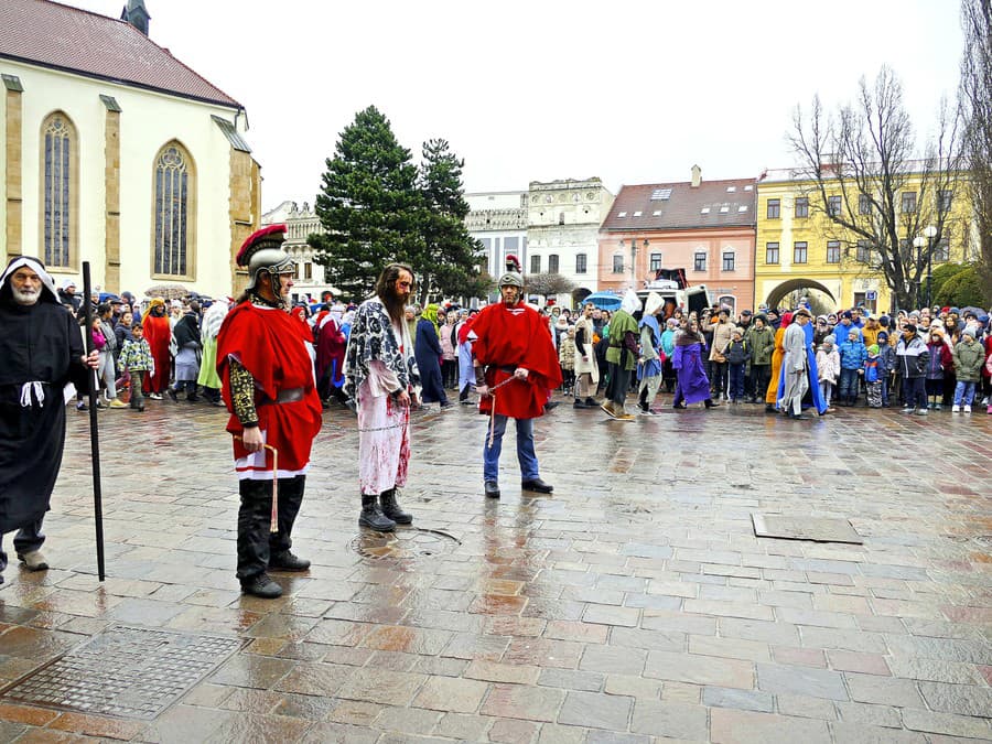 Hlavný predstaviteľ počas vystúpenia