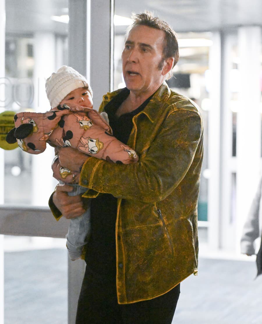 Starostlivý otec Nicolas Cage s dcérkou Augustou, ktorá sa narodila vlani v septembri.