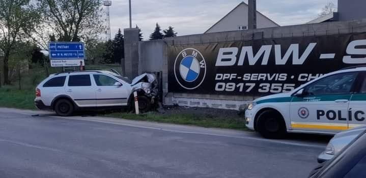 Vo Vrbovom nezvládla vodička pod vplyvom alkoholu riadenie