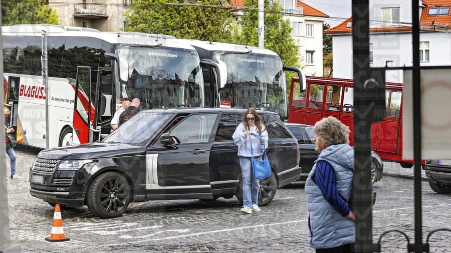 Brunetka vrátila Borisovi auto potom, ako ju a jeho deti obral o šoféra a opatrovateľku.