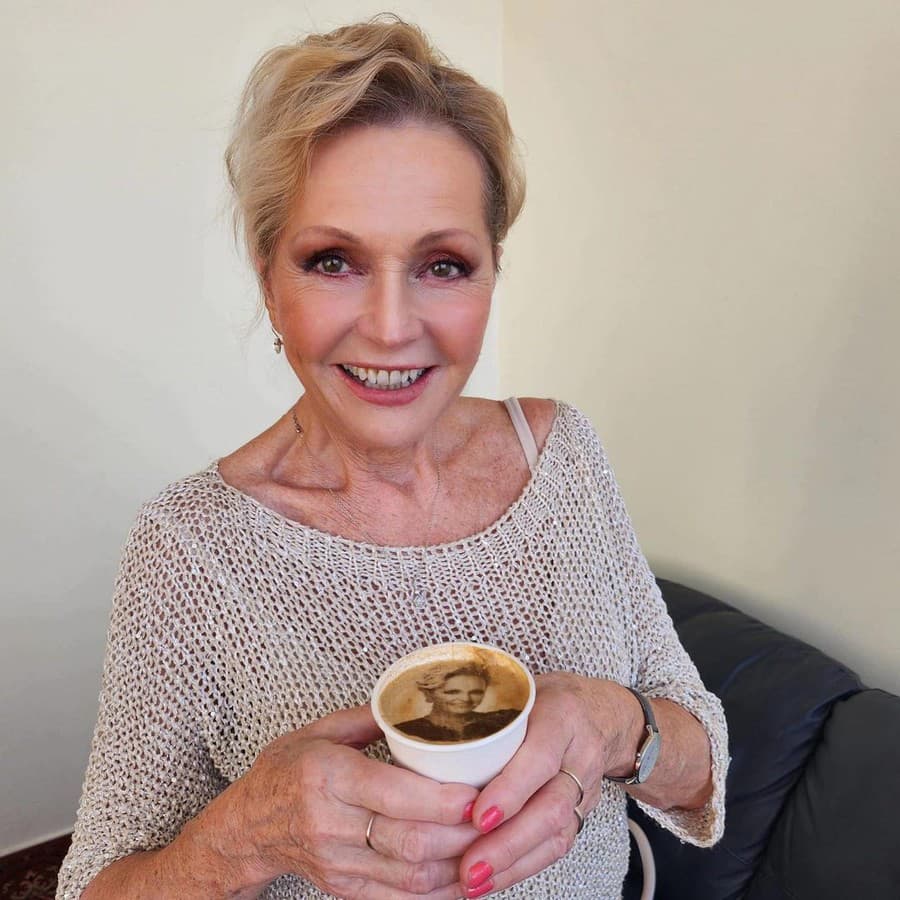 Helena Vondráčková na káve.