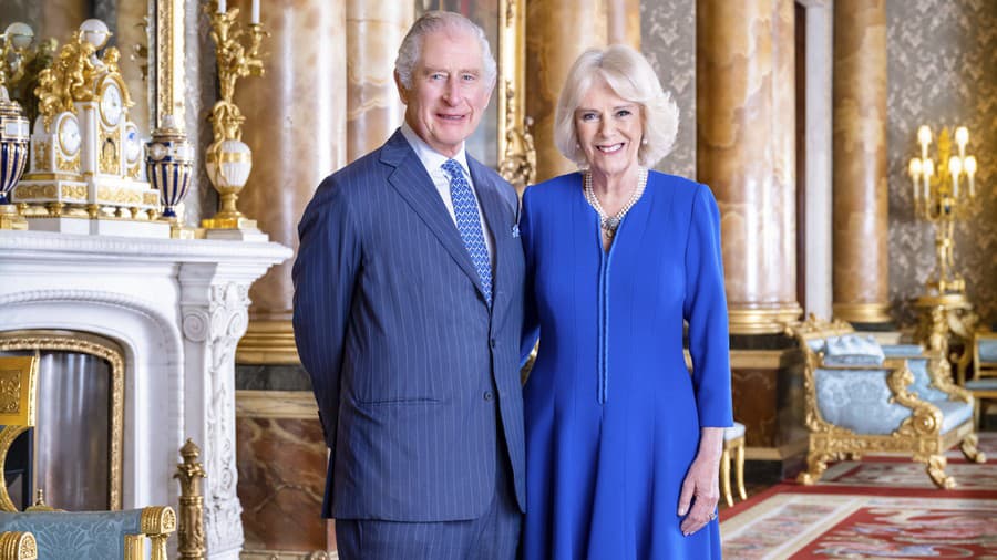 Na snímke britský kráľ Karol III. a  britská kráľovná manželka Kamila.