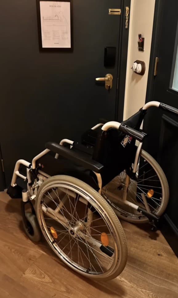 Odkázaná bola na invalidný vozík a priateľov.