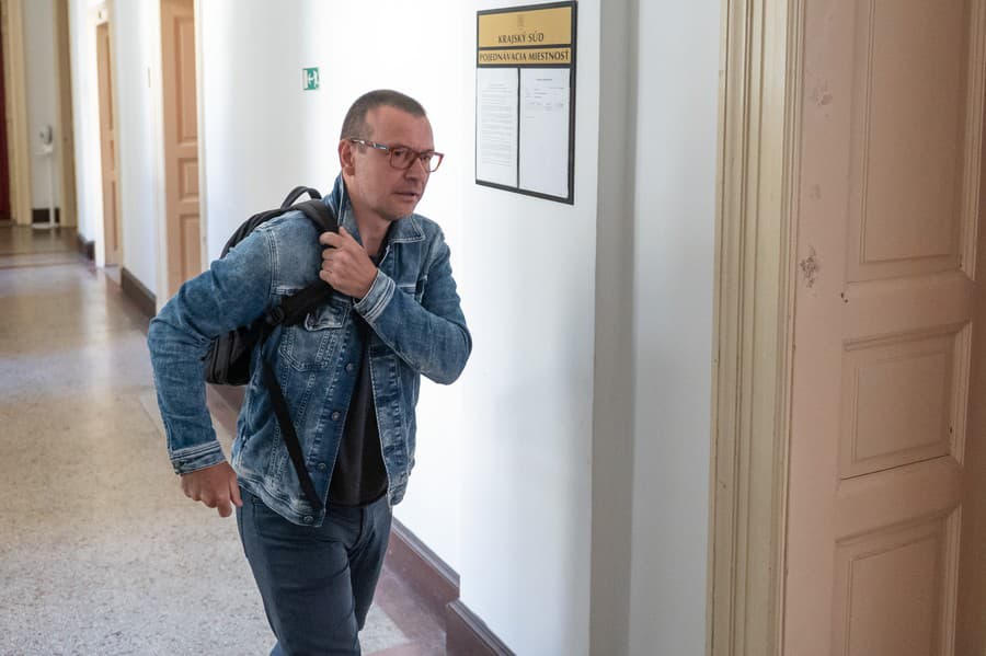 OS v Nitre odsúdil Petra Tótha za vyhrážky novinárke, voči rozsudku sa odvolal.