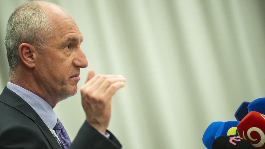 Na snímke dočasne poverený minister hospodárstva SR Karel Hirman.