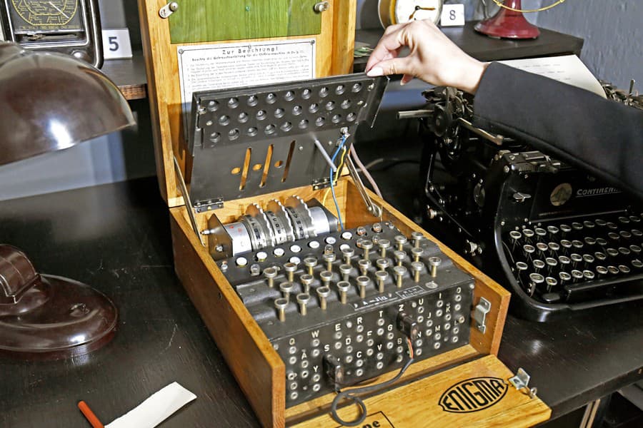 Šifrovací stroj Enigma M3.
