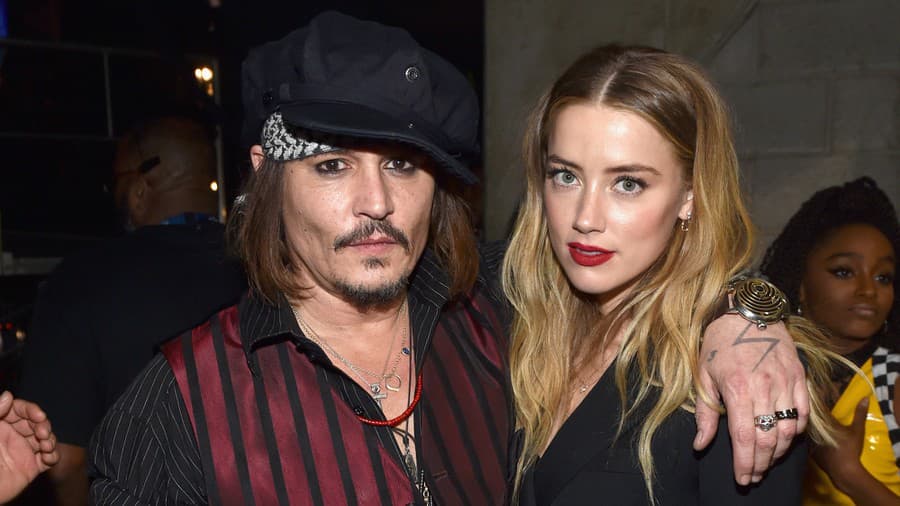 Amber Heard (37) s