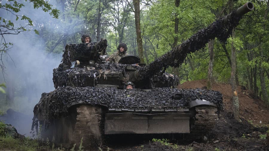Ukrajinskí tankisti na ceste