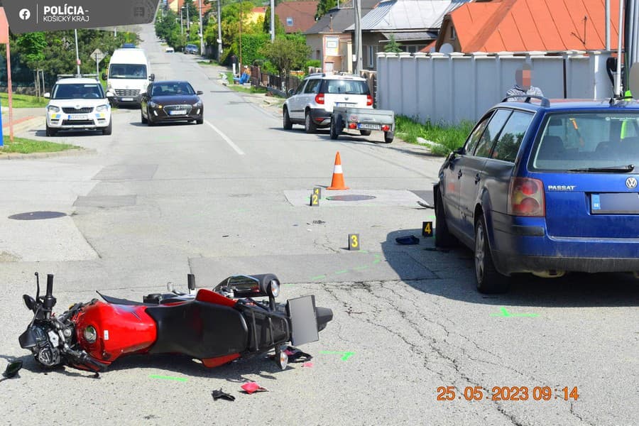  Pri nehode v Košiciach utrpel ťažké zranenia 17-ročný motocyklista