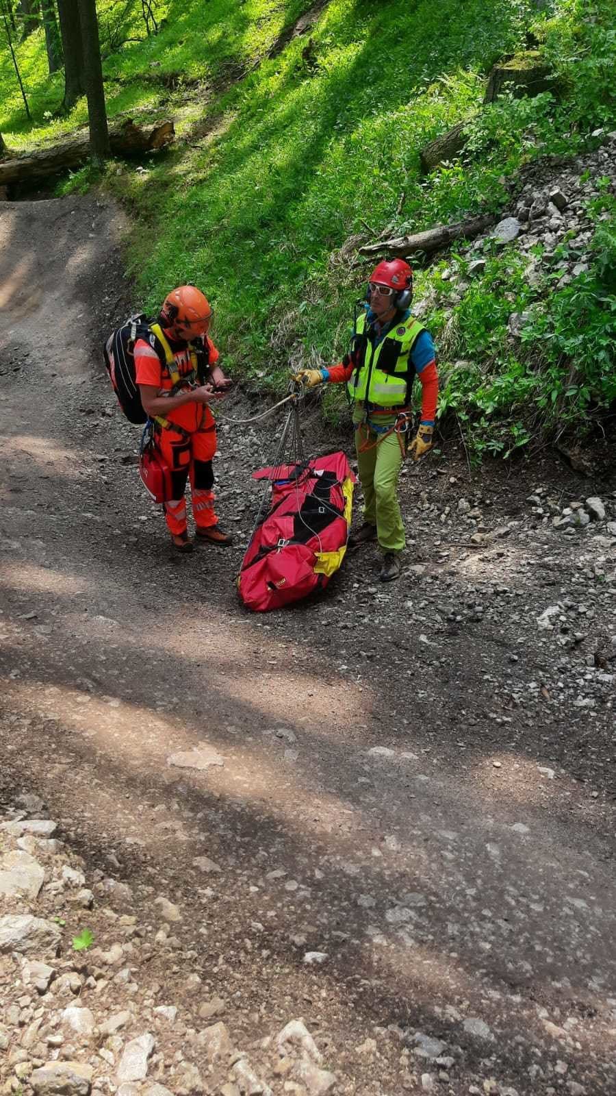 Horskí záchranári pomáhali cyklistovi