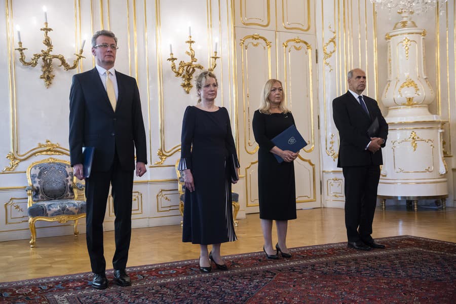 Prezidentka SR Zuzana Čaputová odovzdala poverovacie listiny novým veľvyslancom SR.
