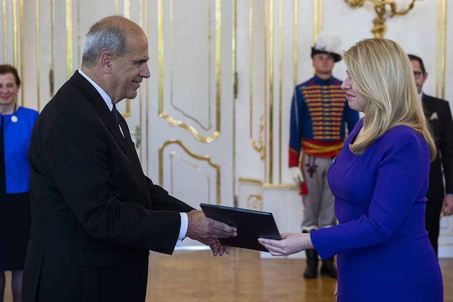 Prezidentka SR Zuzana Čaputová odovzdala poverovacie listiny novým veľvyslancom SR.
