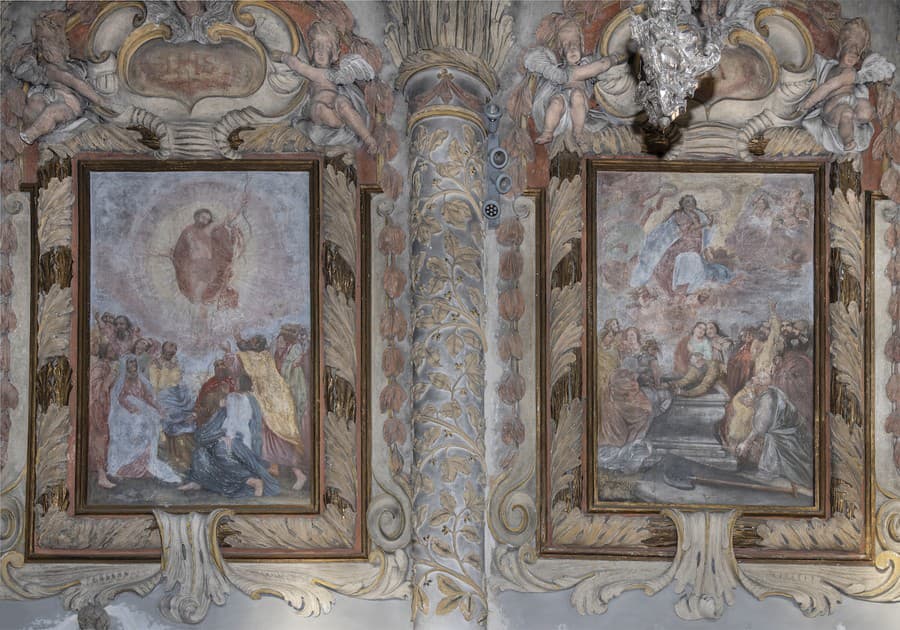 Barokové nástenné maľby v štukových rámoch v Kostole Narodenia Panny Márie v Novom Meste nad Váhom.