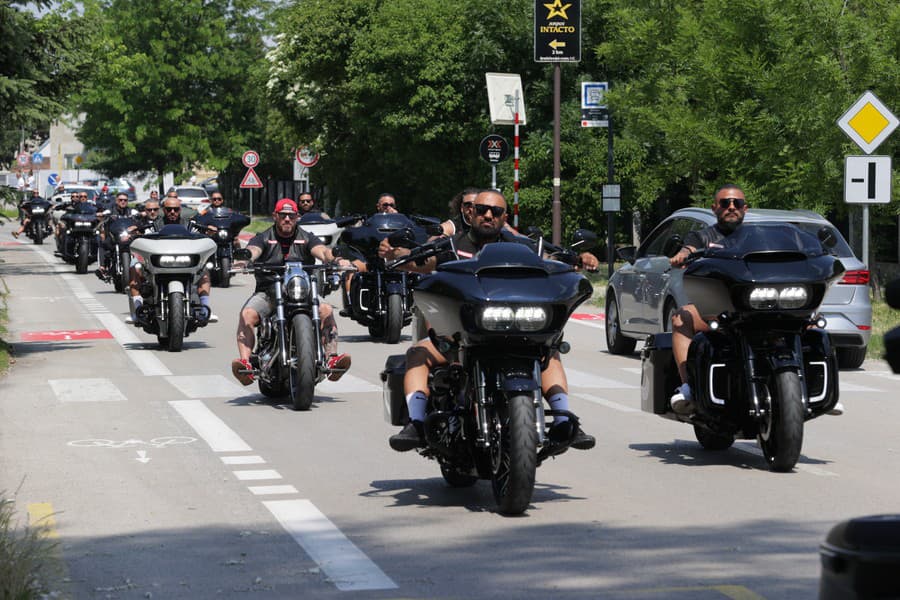 Členovia motorkárskeho gangu Hells