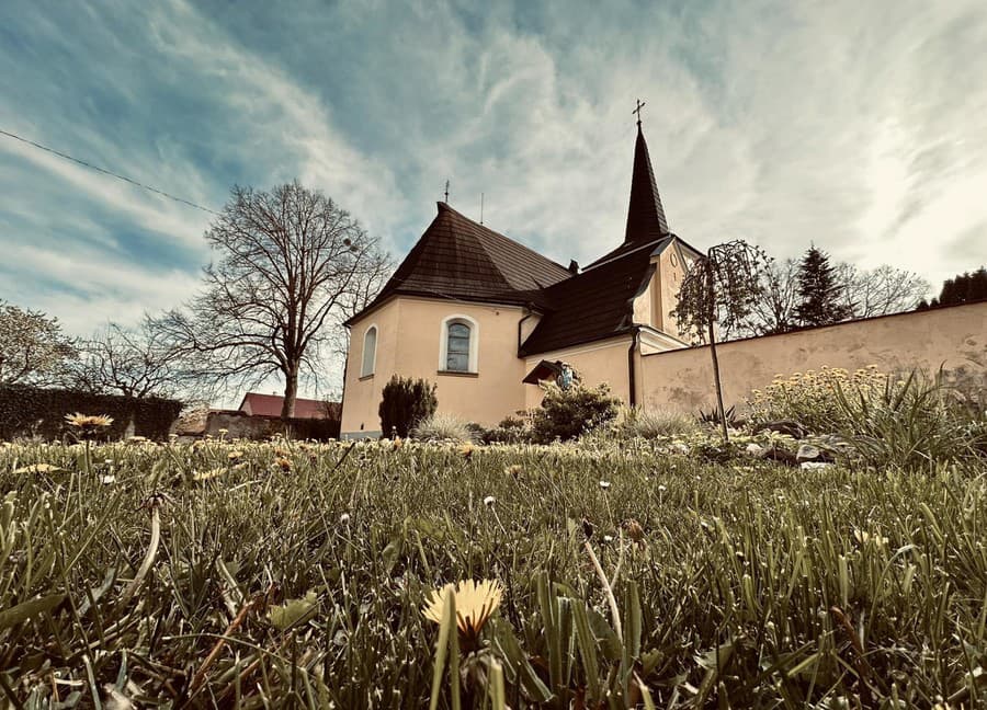 Božejov: Tamojší kostol a