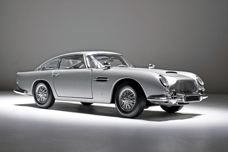 Aston Martin DB5 z bondovky Goldfinger