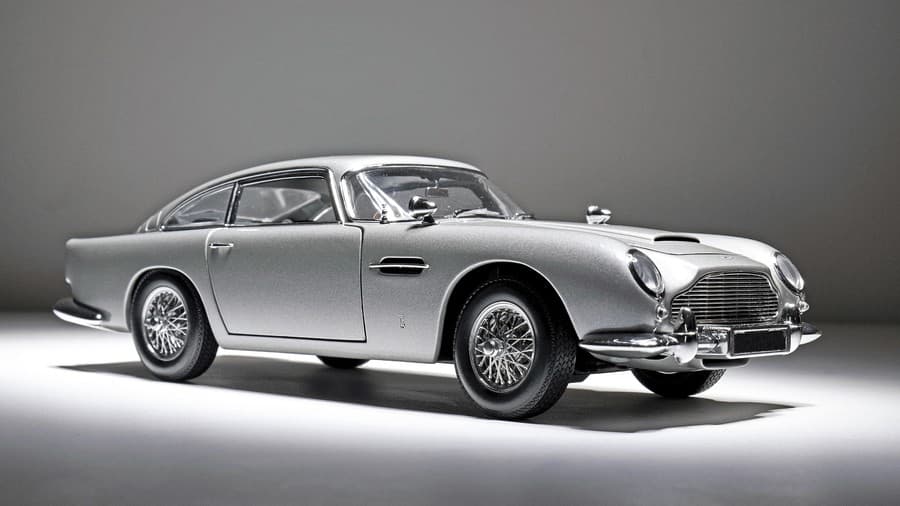 Aston Martin DB5 z bondovky Goldfinger