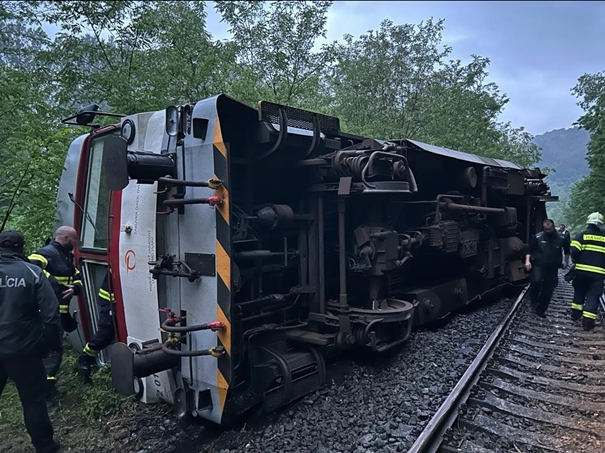 Vlak sa údajne vykolajil