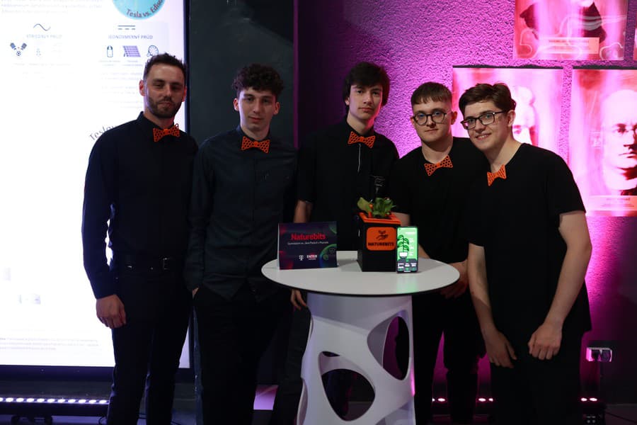 Programiádu vyhrali projekty LeafPot a iFood, ktoré riešia celospoločenské problémy.
