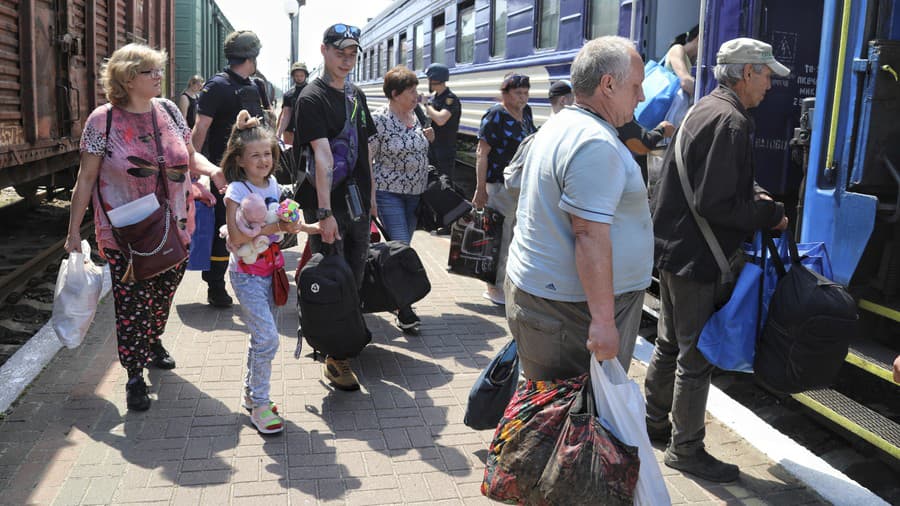 Evakuácia ľudí v ukrajinskom