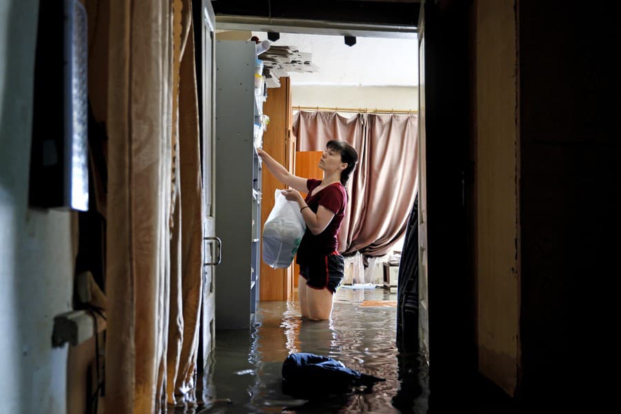 Voda zaplavila tisícky domov.
