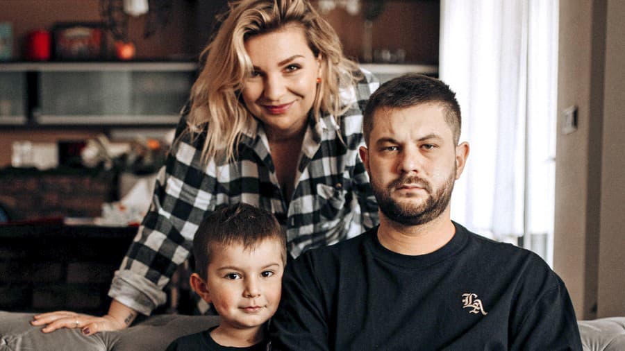 Simona sa snaží žiť v prítomnosti. Radosť jej robí syn Damián a partner Joe Trendy. 