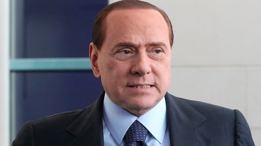 Silvio Berlusconi zomrel vo