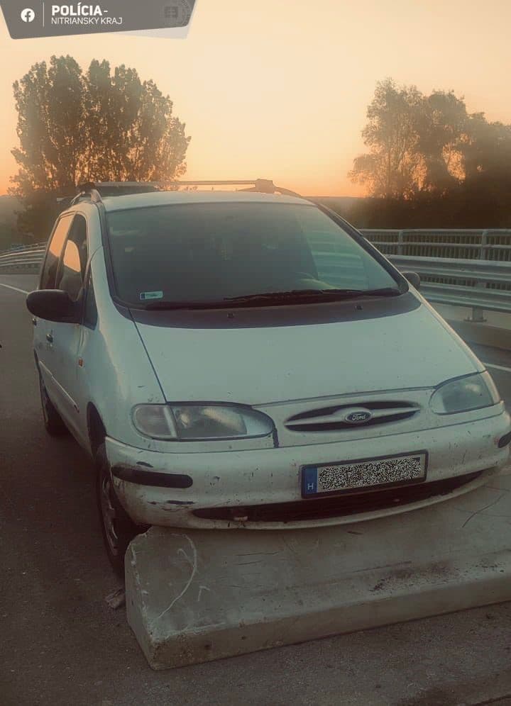 Policajti zadržali za dva