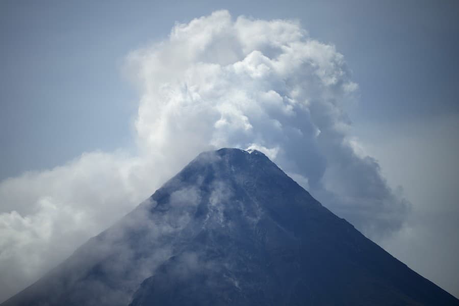 Na snímke sopka Mayon