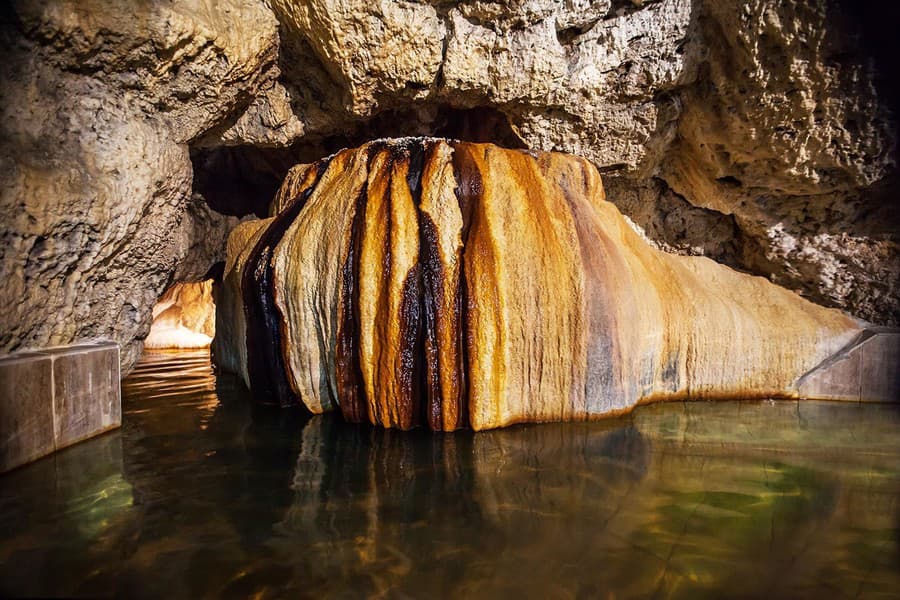 Kúpele Sklené Teplice – jaskynný parný kúpeľ Parenica