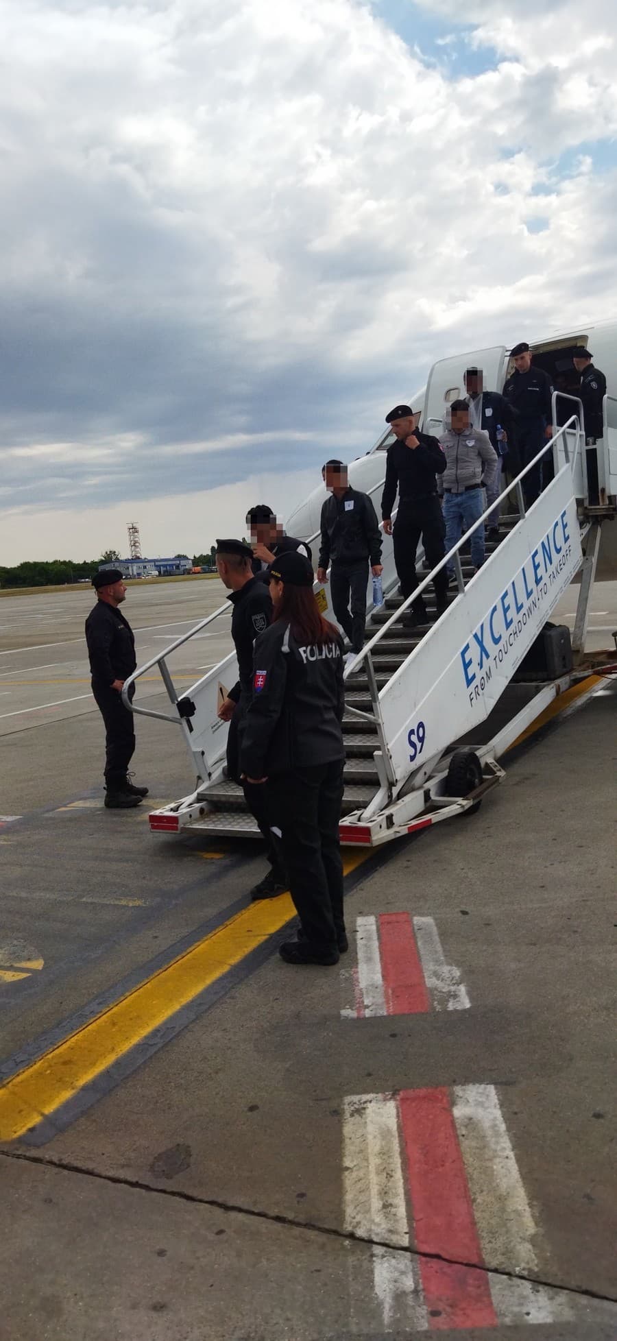 Polícia: Rumunsko prijalo desať migrantov, ktorí sa zdržiavali na Slovensku.