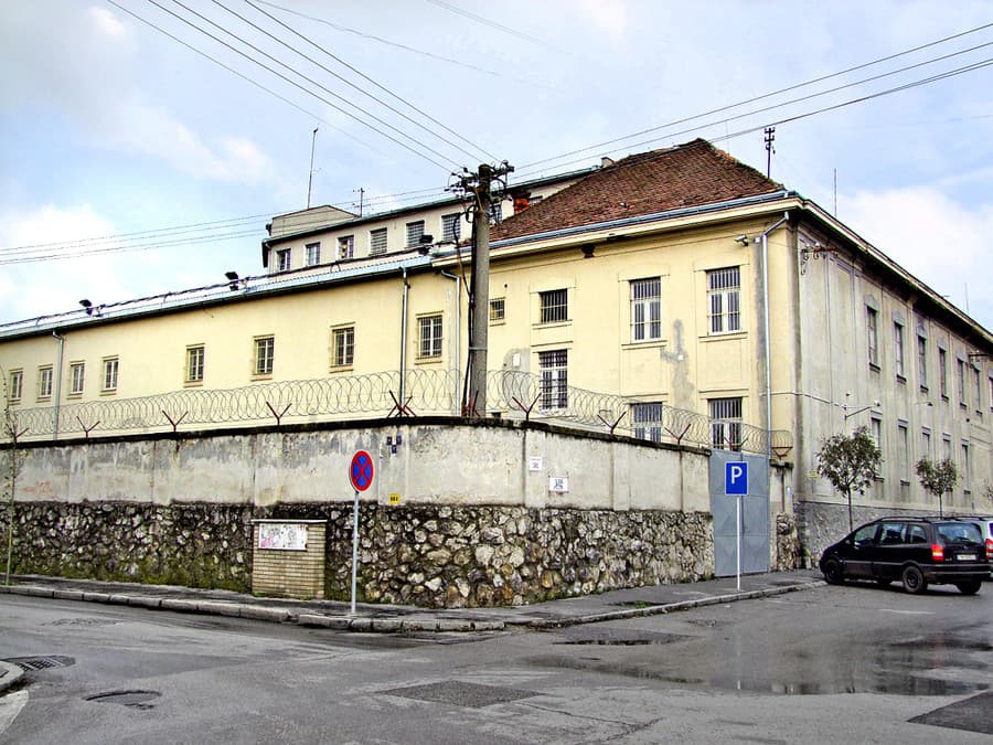 Väzni so zdravotnými problémami končia zvyčajne v nemocnici pre odsúdených v Trenčíne.