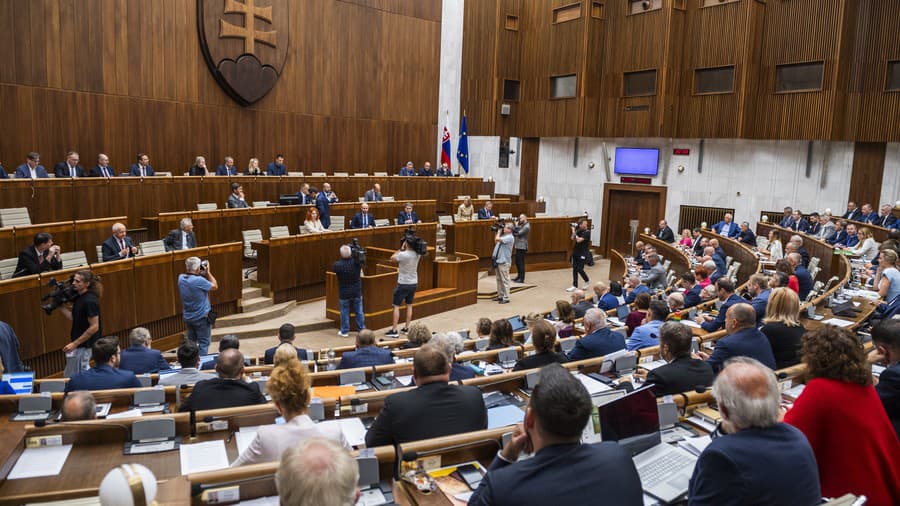 Poslanci skončili poslednú riadnu