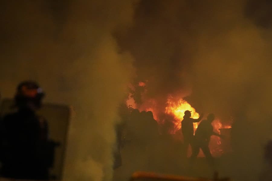 Násilné protesty vo Francúzsku.