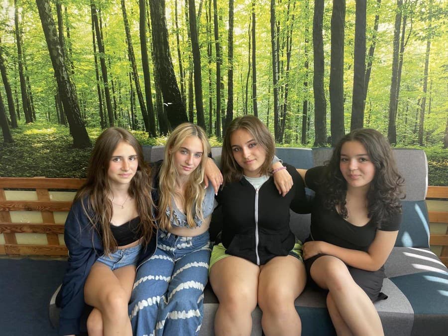 Sophia (13), Lara (13), Bianka (13), Zuzka (13), Komárno