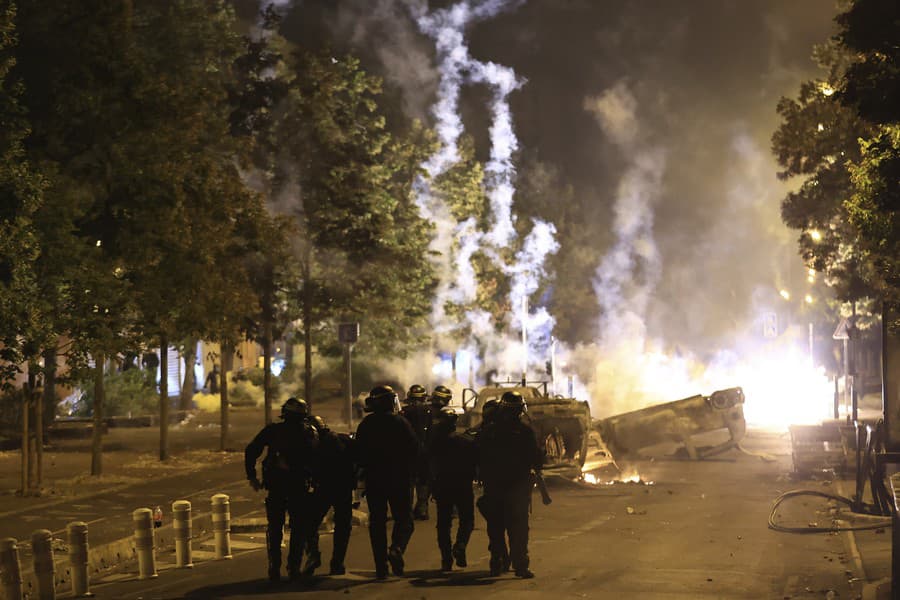 Násilné protesty vznikli aj