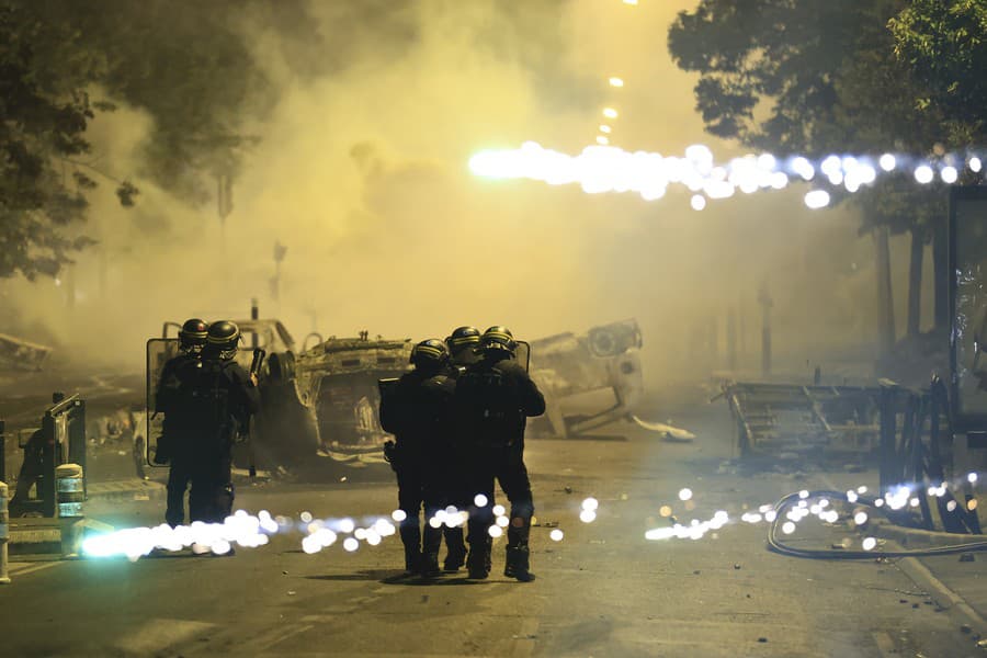 Násilné protesty vznikli aj