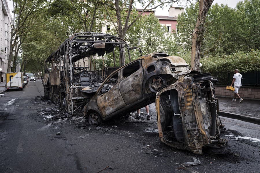 Vlnu násilných protestov vyvolala