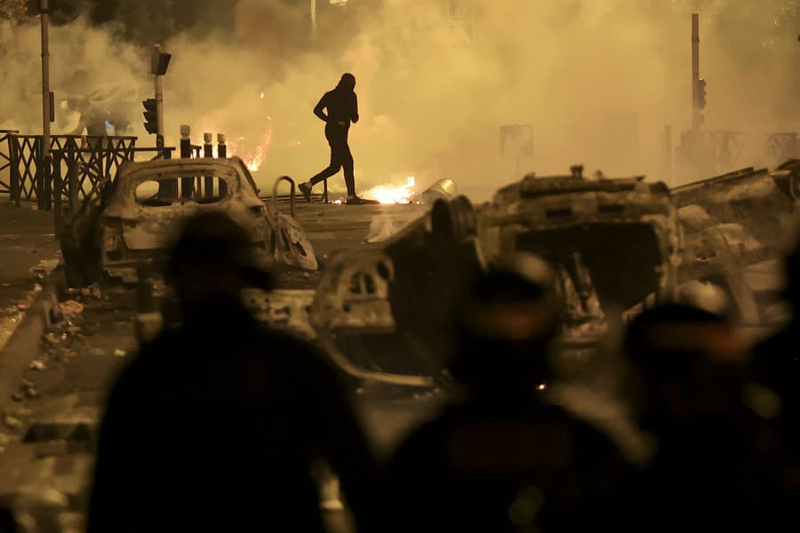 Násilné protesty v Paríži.