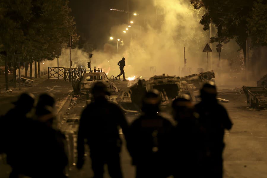 Násilné protesty v Paríži.